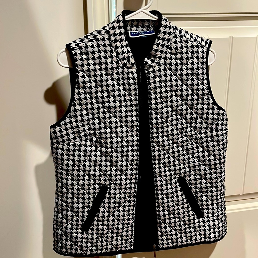 Karen Scott sport black and white vest